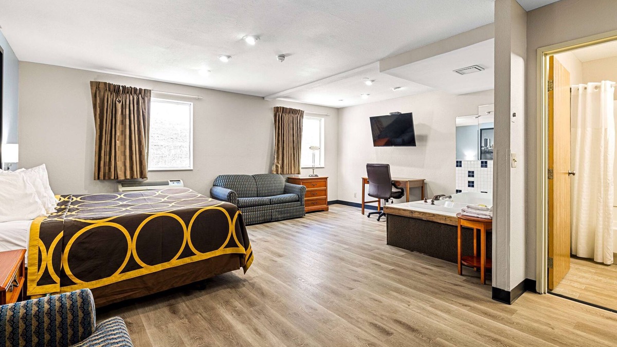 Plum Hotel | Super 8 by Wyndham Pittsburgh/Monroeville