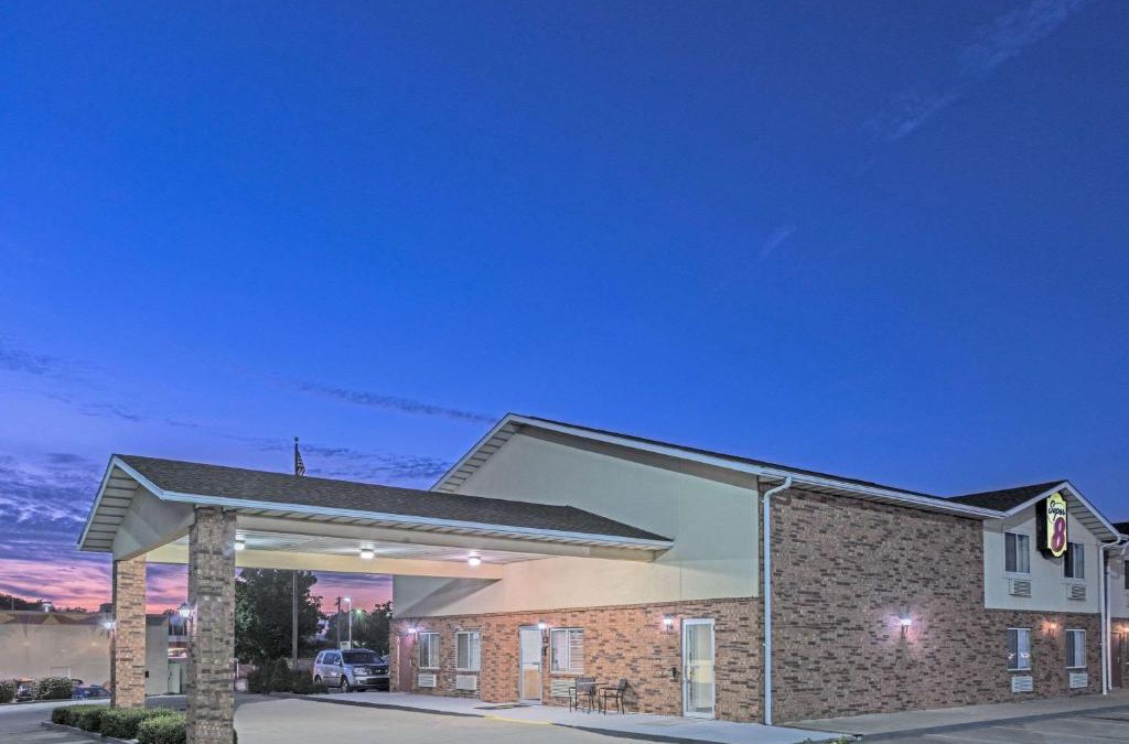 Potosi Hotel | Super 8 by Wyndham Potosi