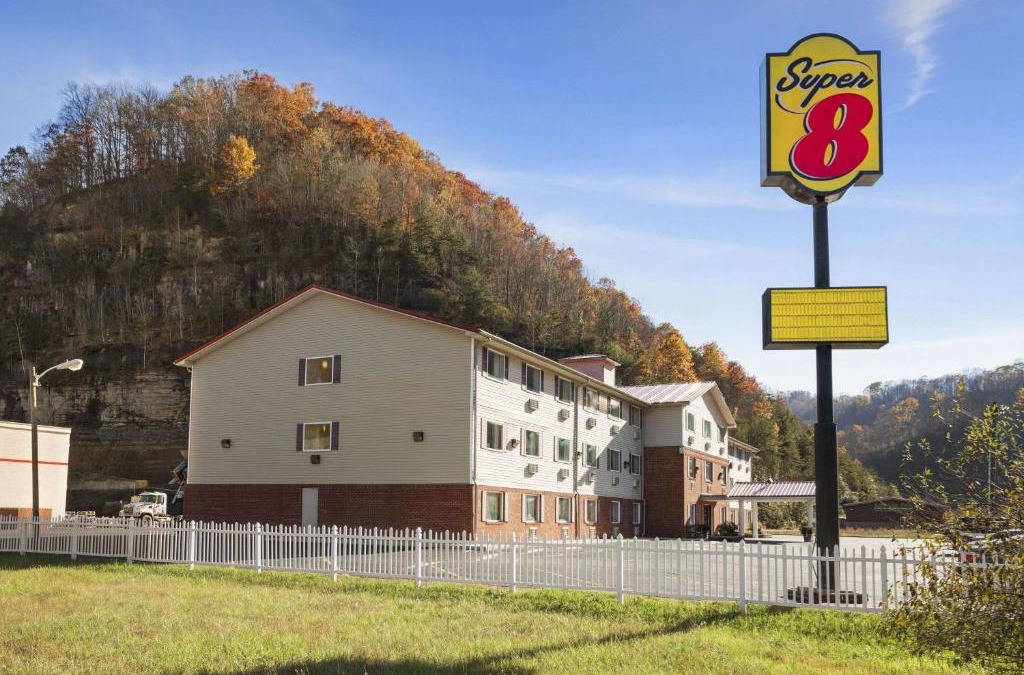 Prestonsburg Hotel | Super 8 by Wyndham Prestonsburg