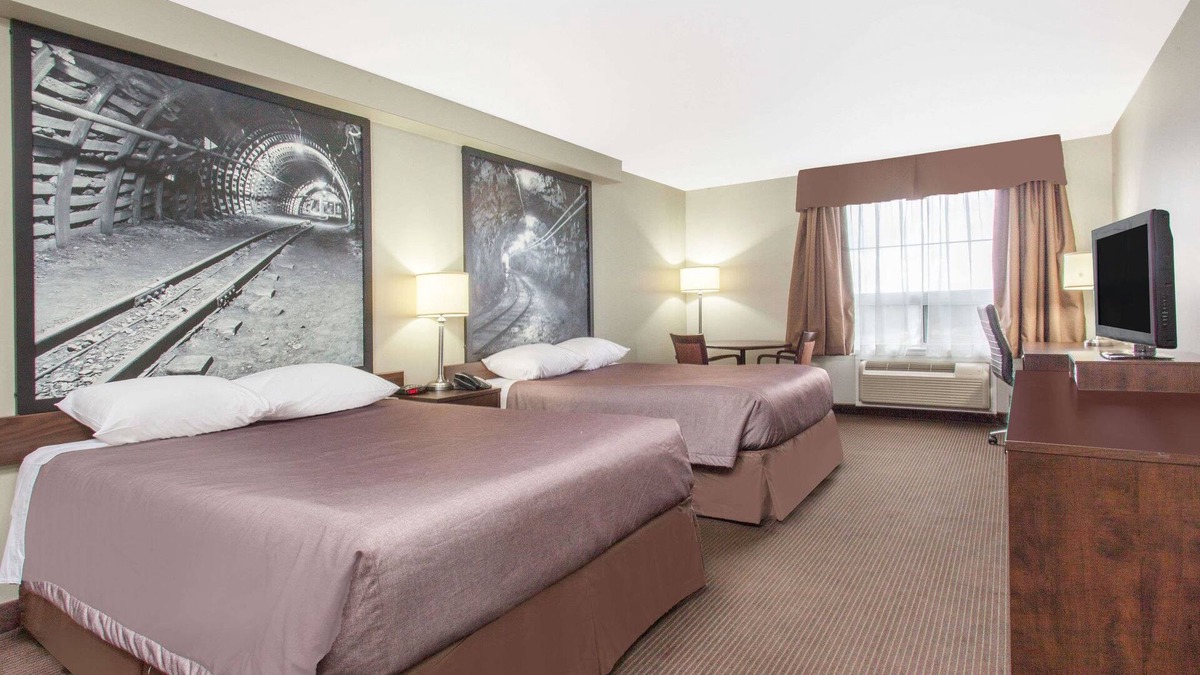 Red Lake Hotel | Super 8 by Wyndham Red Lake ON