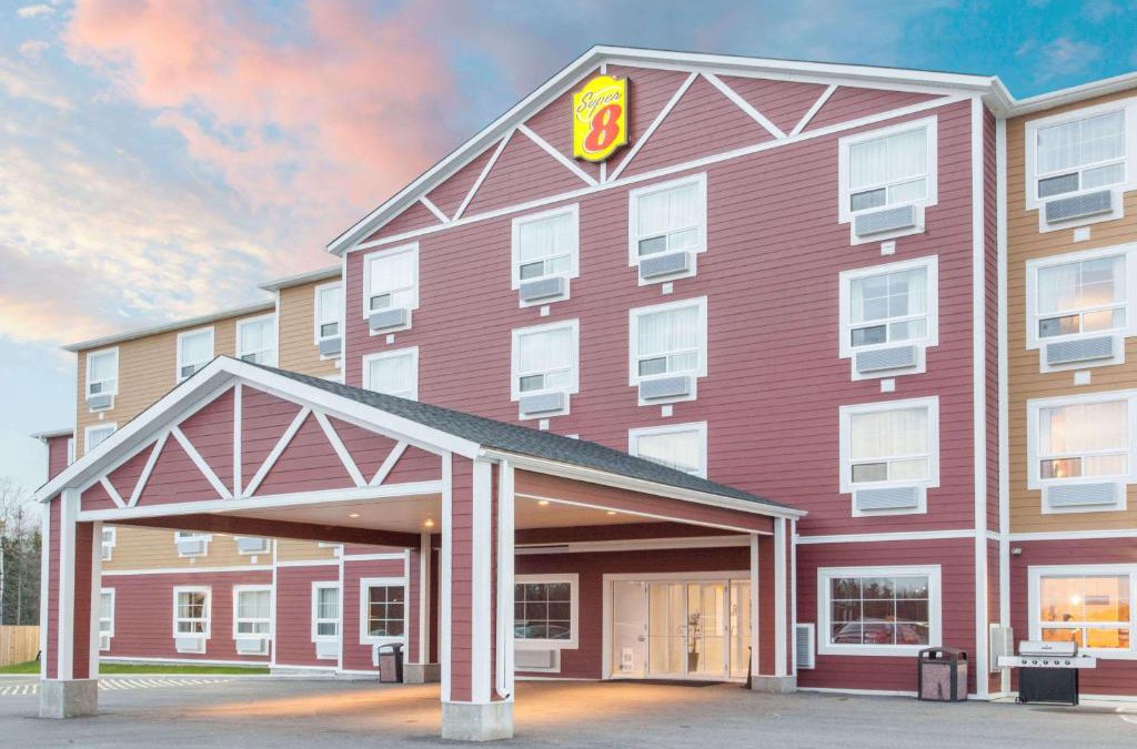 Red Lake Hotel | Super 8 by Wyndham Red Lake ON