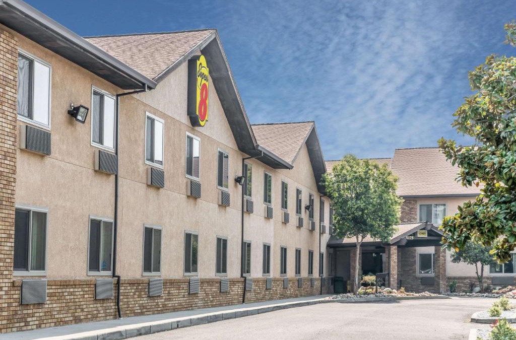 Redding Hotel | Super 8 by Wyndham Redding