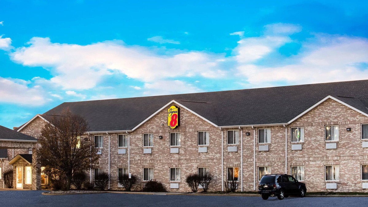 Remington Hotel | Super 8 by Wyndham Remington