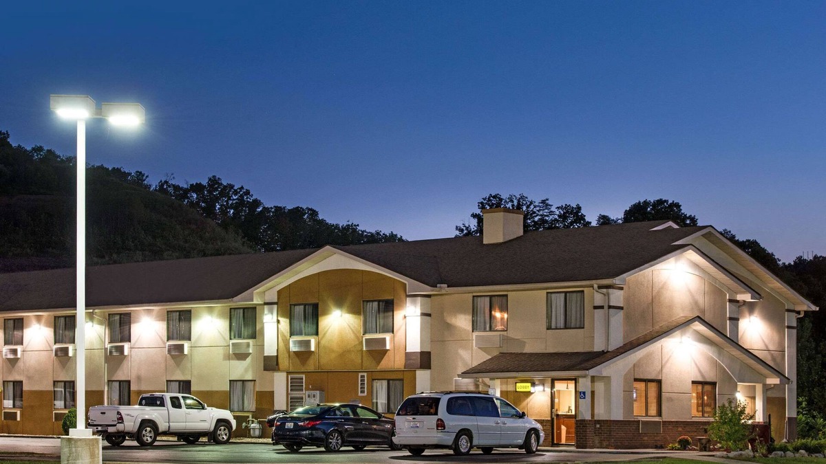 Ripley Hotel | Super 8 by Wyndham Ripley