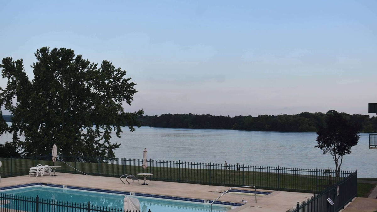 Riverside Hotel | Super 8 by Wyndham Riverside AL