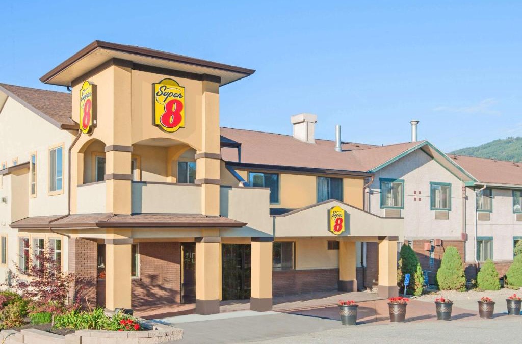 Salmon Arm Hotel | Super 8 by Wyndham Salmon Arm