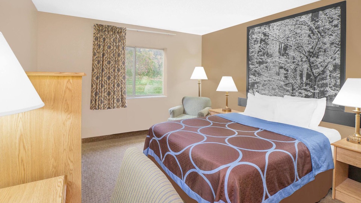 Seville Hotel | Super 8 by Wyndham Seville