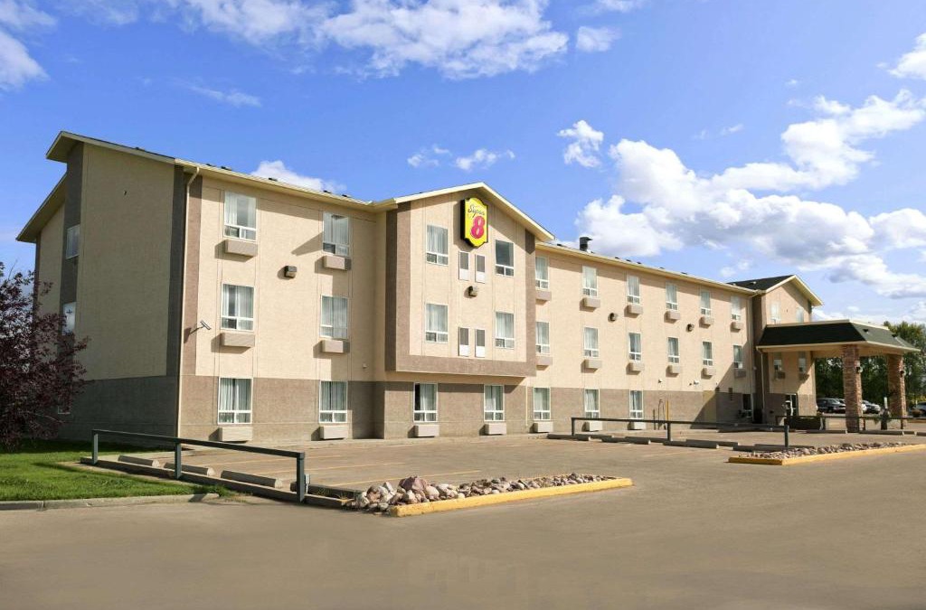 Slave Lake Hotel | Super 8 by Wyndham Slave Lake AB