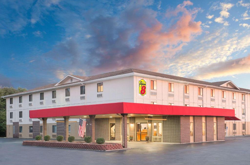 Terre Haute Hotel | Super 8 by Wyndham Terre Haute