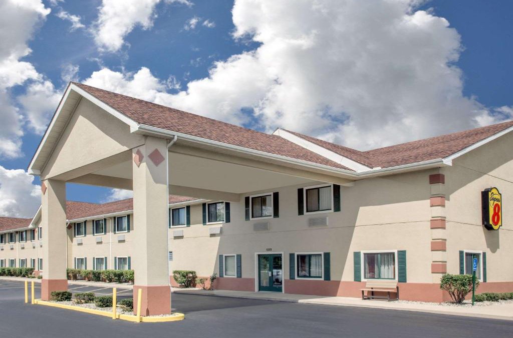 Three Rivers Hotel | Super 8 by Wyndham Three Rivers