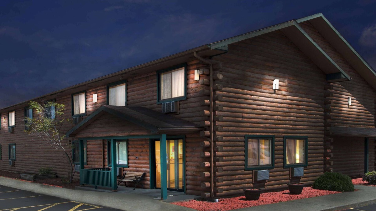 North Lake George Hotel | Super 8 by Wyndham Ticonderoga