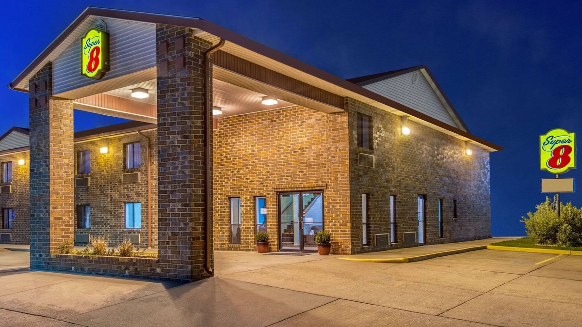 Wa Keeney Hotel | Super 8 by Wyndham Wakeeney