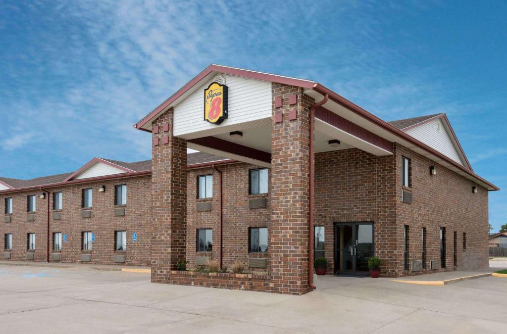 Wa Keeney Hotel | Super 8 by Wyndham Wakeeney