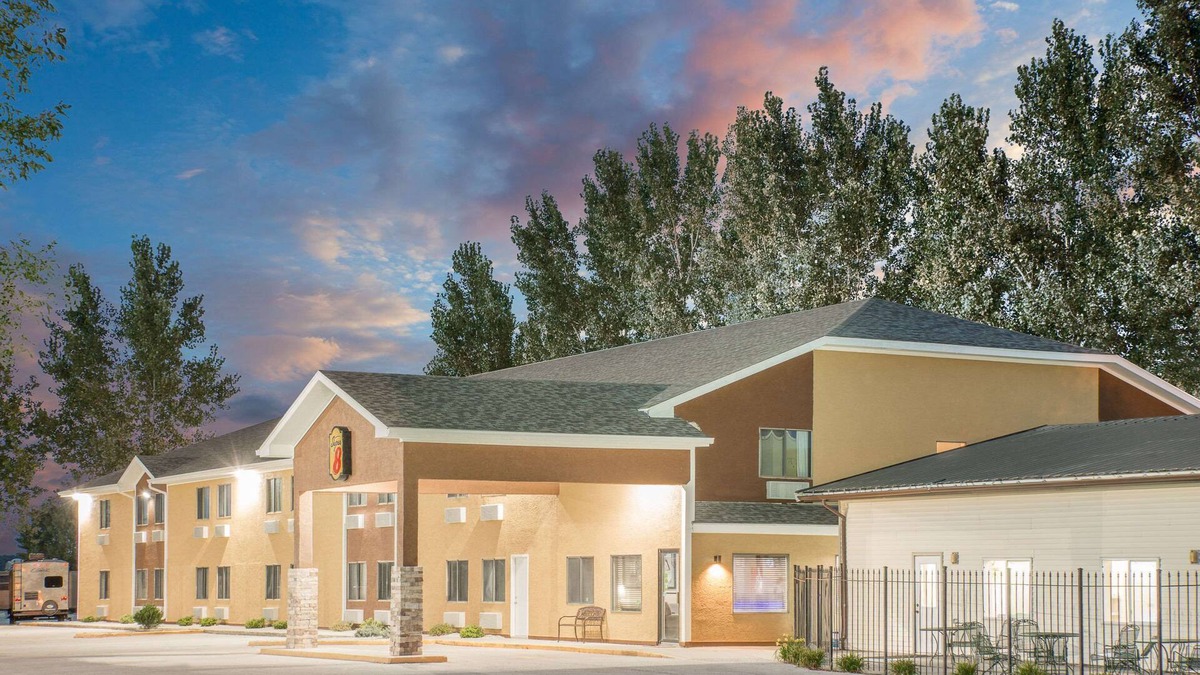 Webster City Hotel | Super 8 by Wyndham Webster City IA