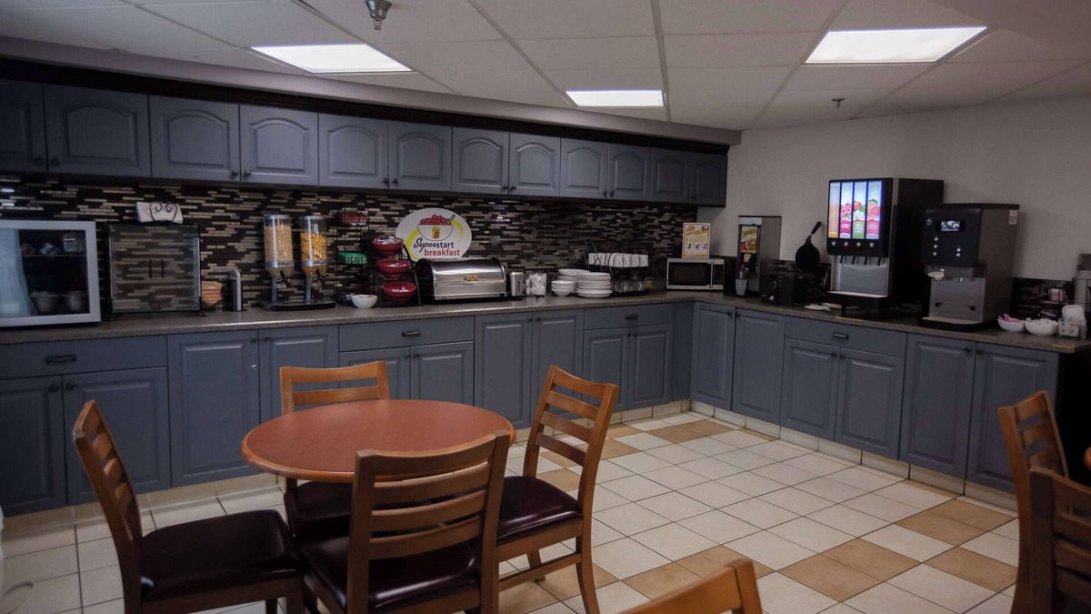 Whitecourt Hotel | Super 8 by Wyndham Whitecourt