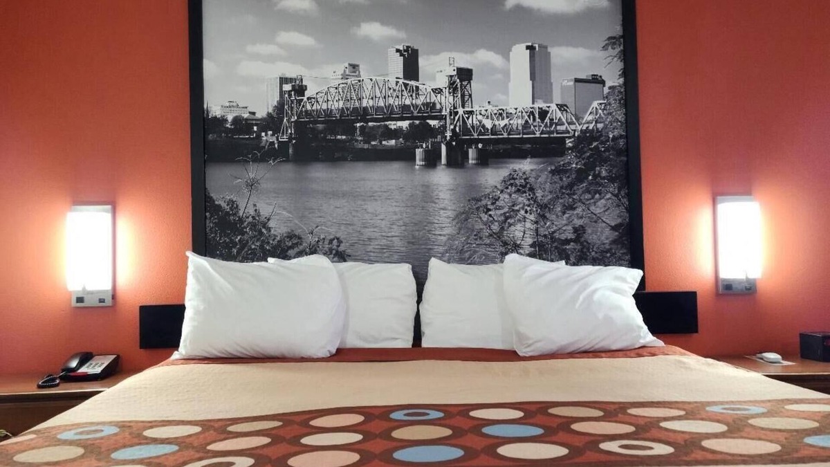 White Hall Hotel | Super 8 by Wyndham White Hall