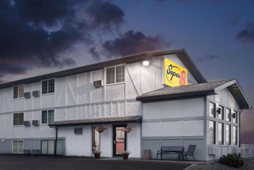 Winona Hotel | Super 8 by Wyndham Winona MN