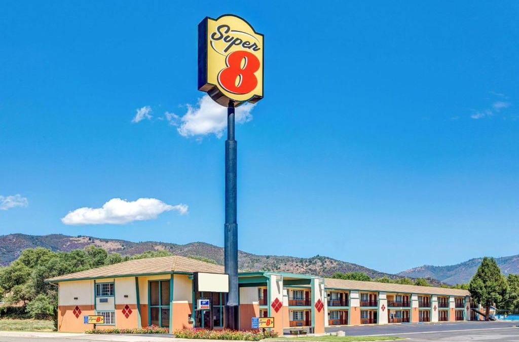 Yreka Hotel | Super 8 by Wyndham Yreka