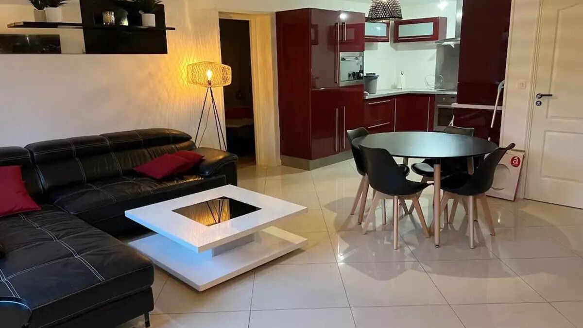 Hotel-de-Ville Apartment | Super apartment 50m² with garden - V2
