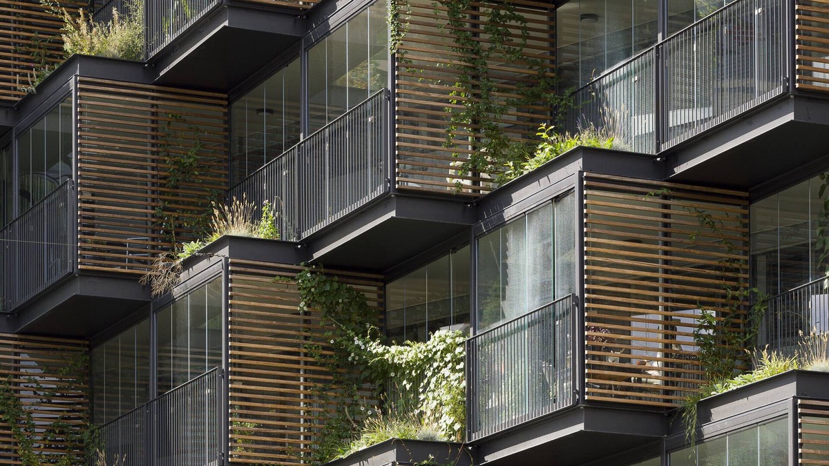 Frederiksberg C Apartment | Super Central Familiebolig i Grøn Arkitektur