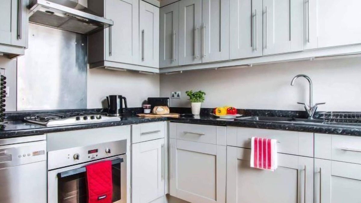 Twickenham Riverside Apartment | Super Chic 1-Bedroom Urban Hideaway