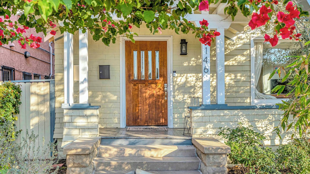 Willmore House | Super-Clean Bright & Big Private House w Huge Yard Near Beach, shopping + dining