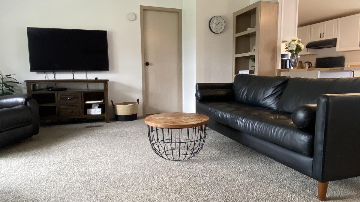 Lewiston House | Super Clean, Cozy 3 Bedroom 2 Bath, Sleeps 6 close to Hereth Park