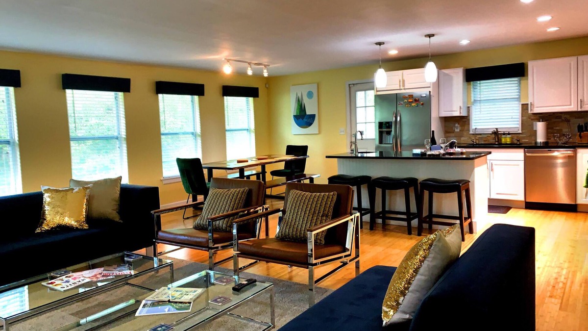 Wooded Estates House | *SUPER CLEAN*Luxurious*Spacious*Open Plan*Great Amenities*Short Walk to ND!