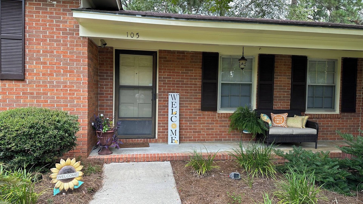Statesboro House | SUPER CLEAN , Spacious split level house sleeps 8 in the Heart of Statesboro