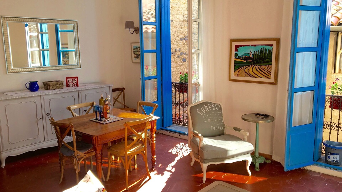 Pezenas Apartment | Super Clean, Sunny, Elegant, 2 Bedroom Character Apt In The Heart Of Pezenas