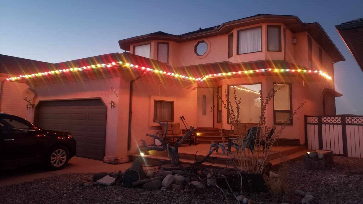 Turner Valley House | Super Comfy & Large Family Home w/Guest Kitchen, 2Bathrooms & up to 3Bedrooms.