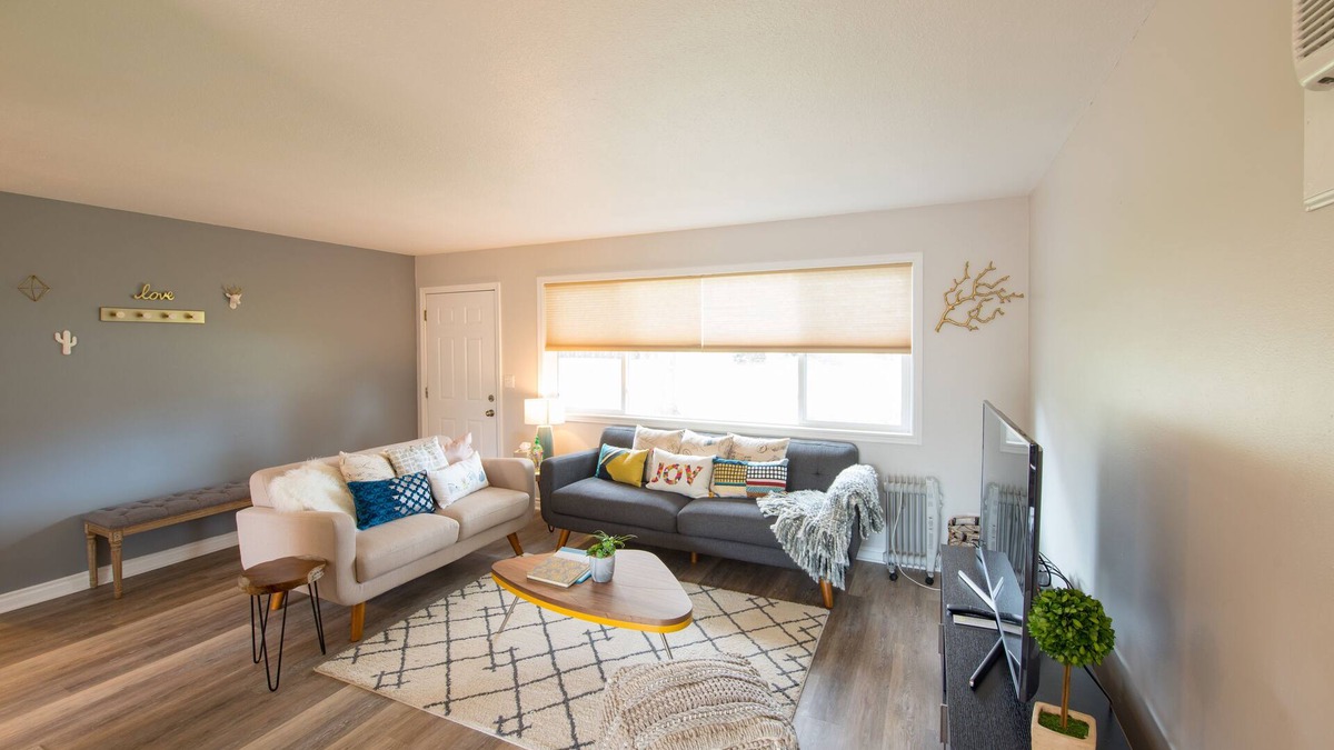 Cedar Hills Apartment | SUPER Convenient West Side Location with 3BR 2BATH