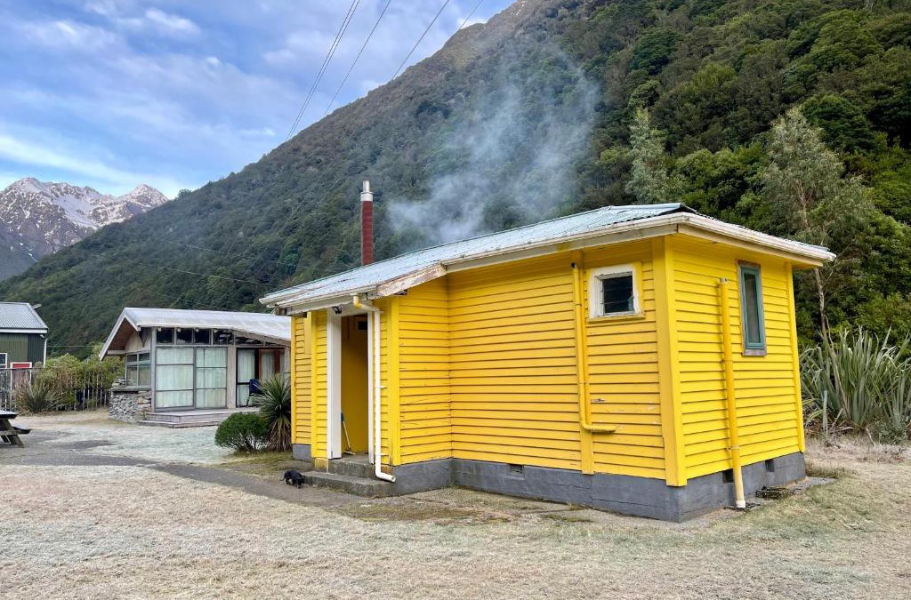 Otira Apartment | Super 'Cosy' Basic Cabin in The Middle of National Park and Mountains