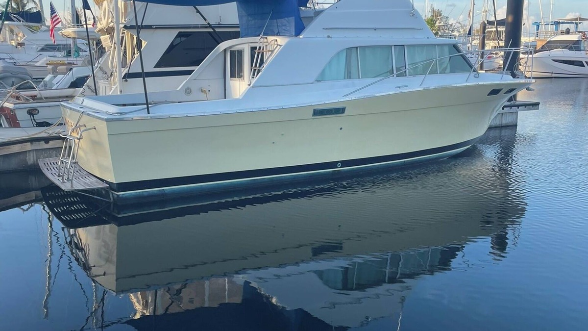 Key West Boat Rental | Super-cozy boat in 5 Star Key West Marina.