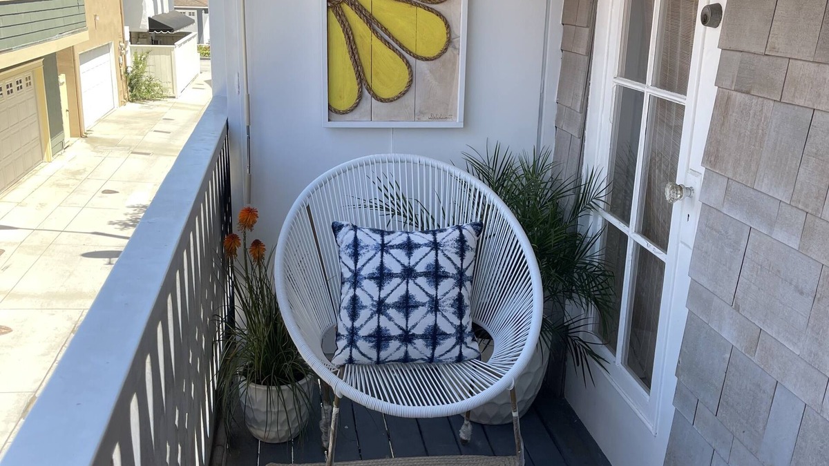 Balboa Island House | Super Cute BlueDoor Apt- on Little Balboa Island.
