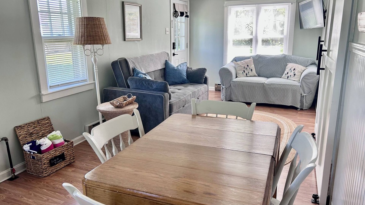 Geneva-on-the-Lake Cottage | Super Cute Classic Two Bedroom Lake Erie Cottage, walk to Strip and Beach