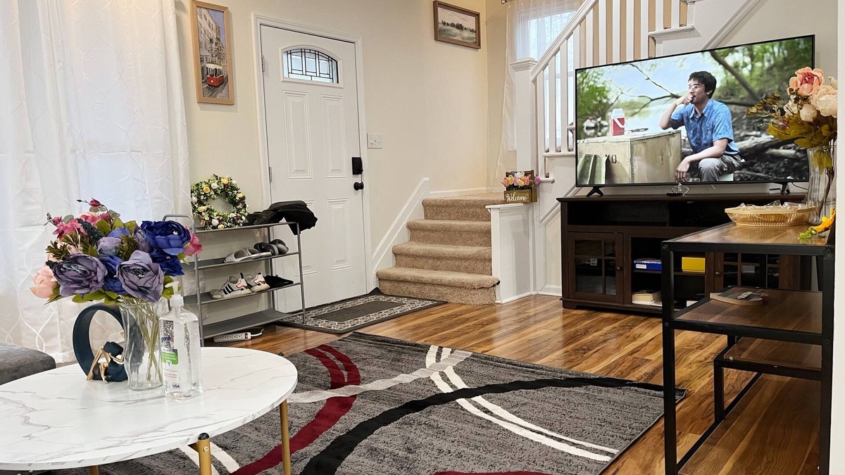 Mount Clemens Bed & Breakfast | Super Cute & Dreamy Home With 65”TV, AC, Grill and everything