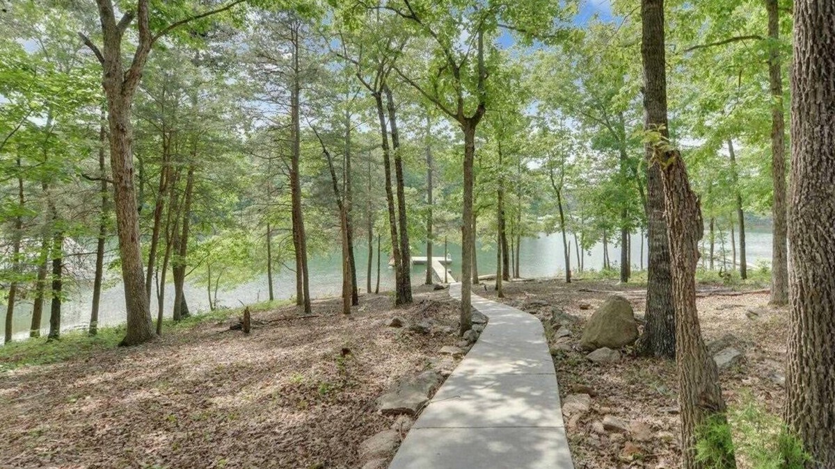 Reed Creek House | SUPER CUTE On the lake, Deep Water quiet cove; DOG FRIENDLY, easy walk to lake