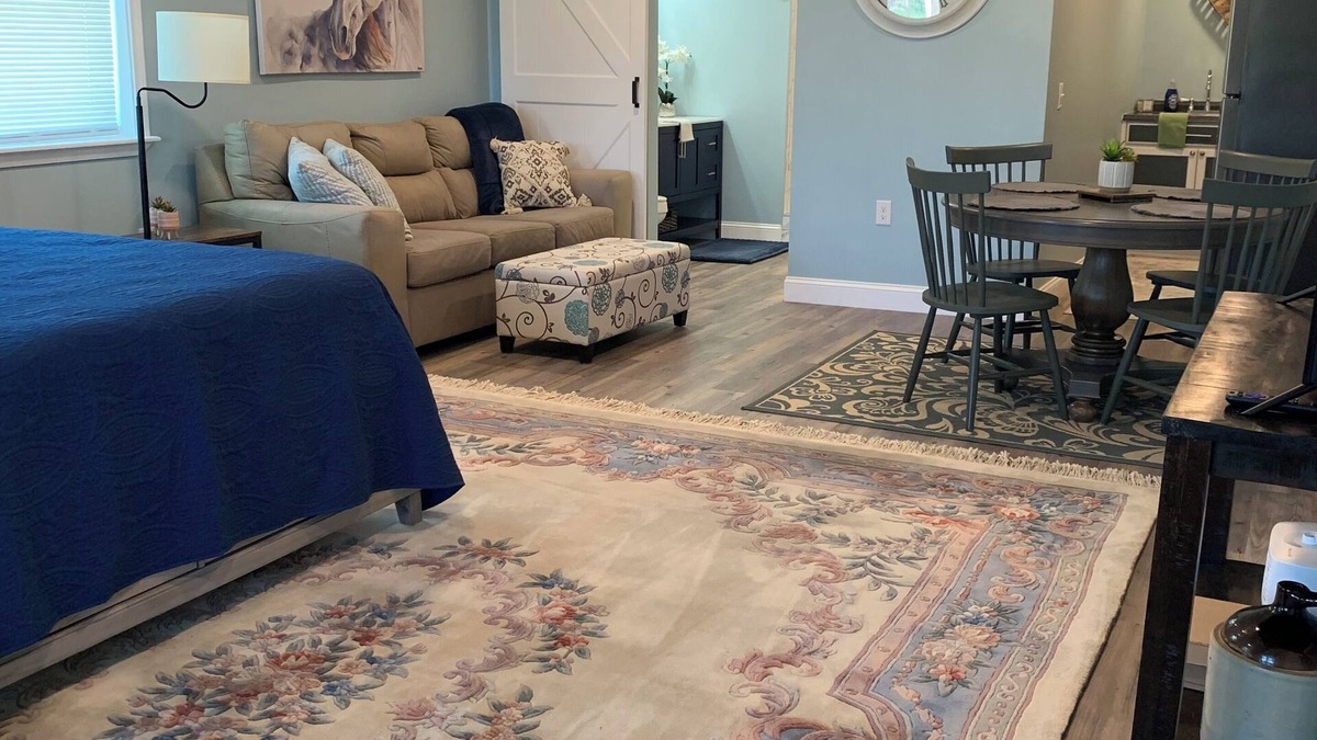 Okmulgee County Apartment | Super cute studio apartment south of Tulsa! Newly renovated and ready to go!