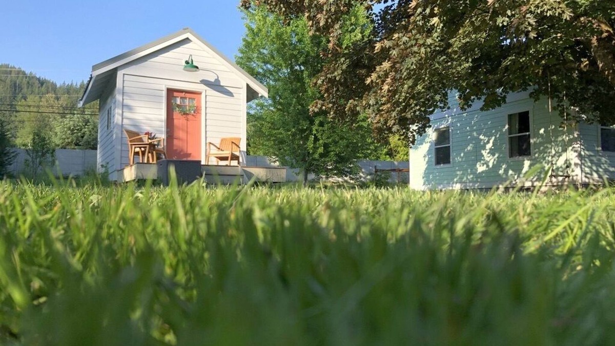 Fall City Cottage | Super cute teeny tiny home! Easy access to Redmond, Bellevue, & Snoqualmie Pass