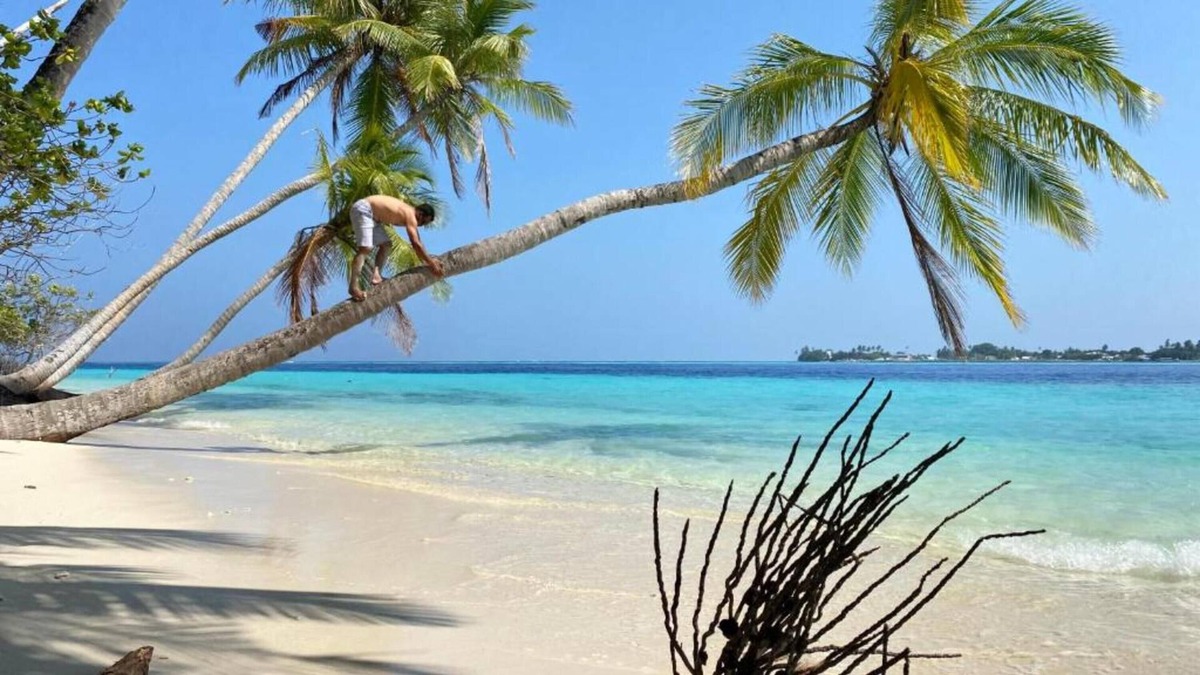 Felidhu Atoll House | Super-Deluxe Room - Shipwreck Island BnB