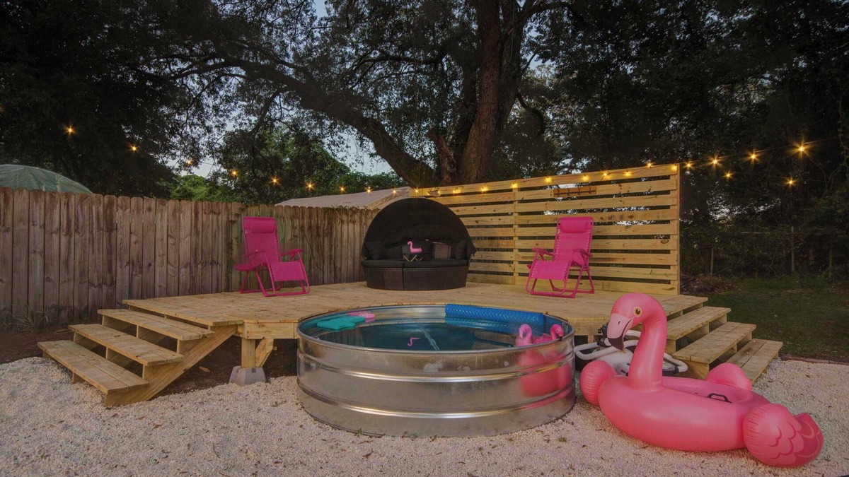 Bellview House | Super Fun Family Bungalow - Hot Tub - Yard Games - Seasonal Cowboy pool