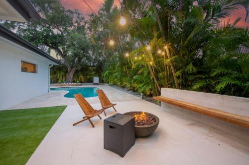 North Miami Beach Villa | Super Fun Villa Game Room BY THE GLAMHOMES