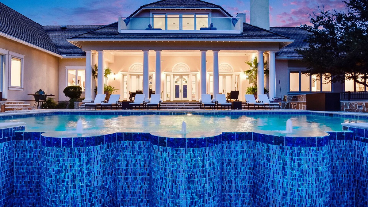 Cross Mountain House | Super luxury 8 bedroomed family retreat with Pickleball Courts