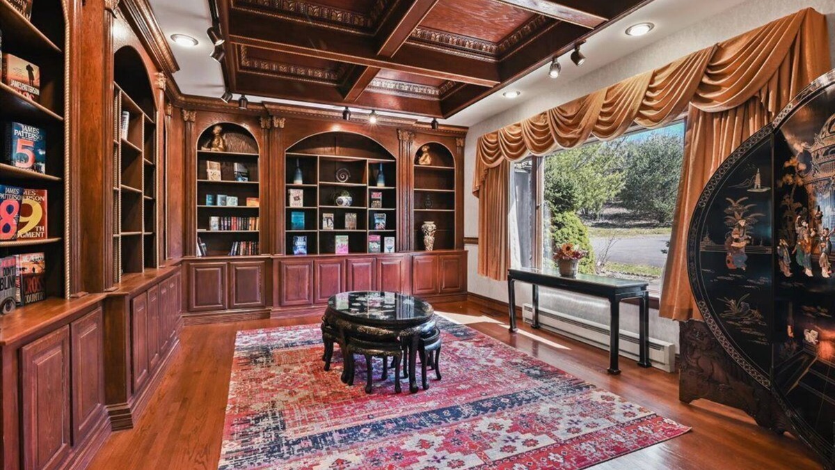 Wilkes-Barre House | Super Luxury Mansion & Green Retreat In Plains PA