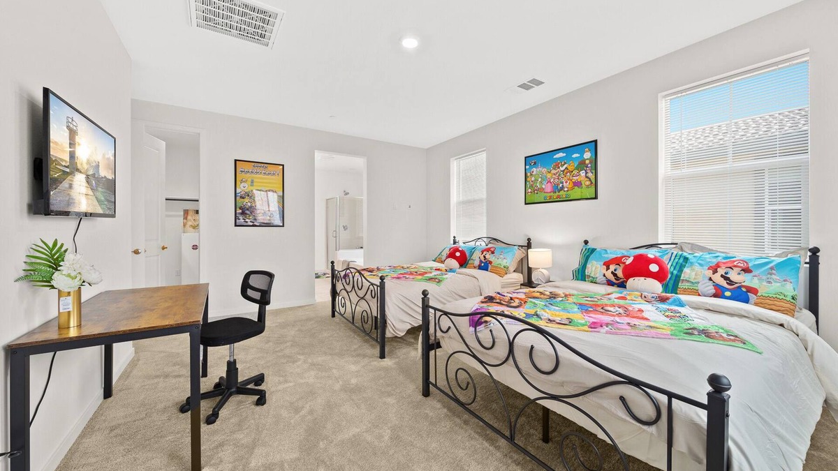 Ontario House | Super Mario/Near the Airport/New