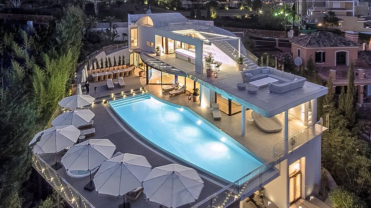 Nueva Andalucia Villa | Super modern villa with fantastic views