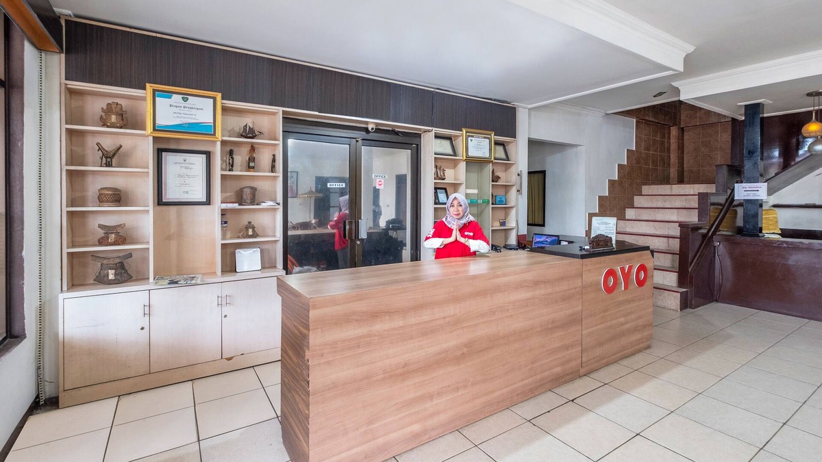 Marusu Hotel | Super OYO 2704 Hotel Transit 2