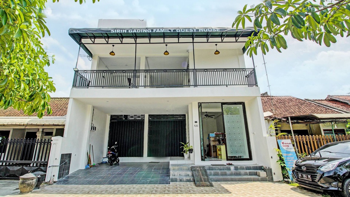 Tulungagung Hotel | Super OYO 92433 Sirih Gading Family Guest House