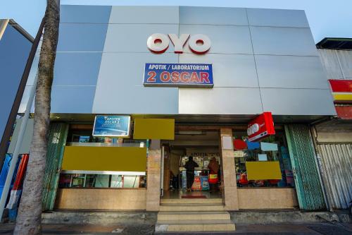 Gubeng Hotel | Super OYO Capital O 1086 '2oscar